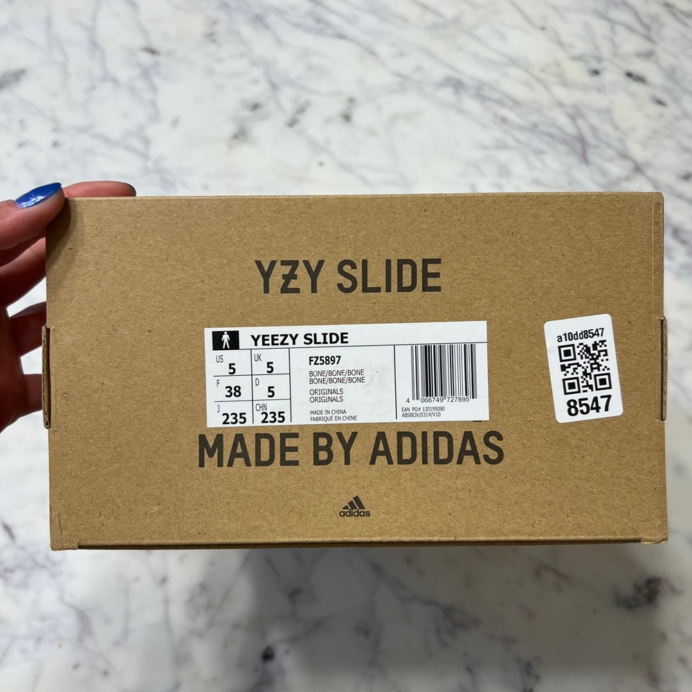 Size 5 guys 7 women’s yeezy bone slides